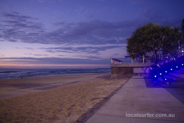 6:09am - Still dark enoough to warrant the blue lights of Surfers